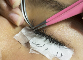 How to Remove Eyelash Extensions Safely at Home How to remove eyelash extensions safely