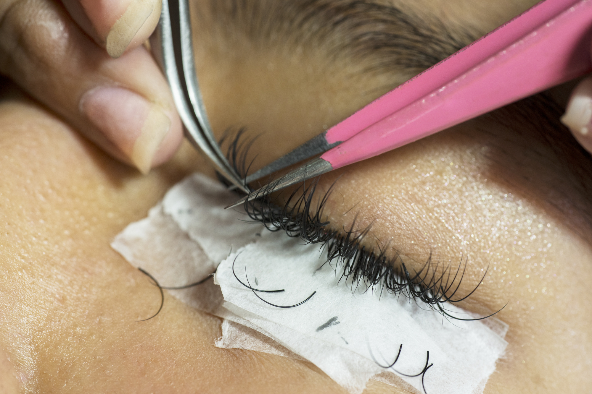 How to remove eyelash extensions safely