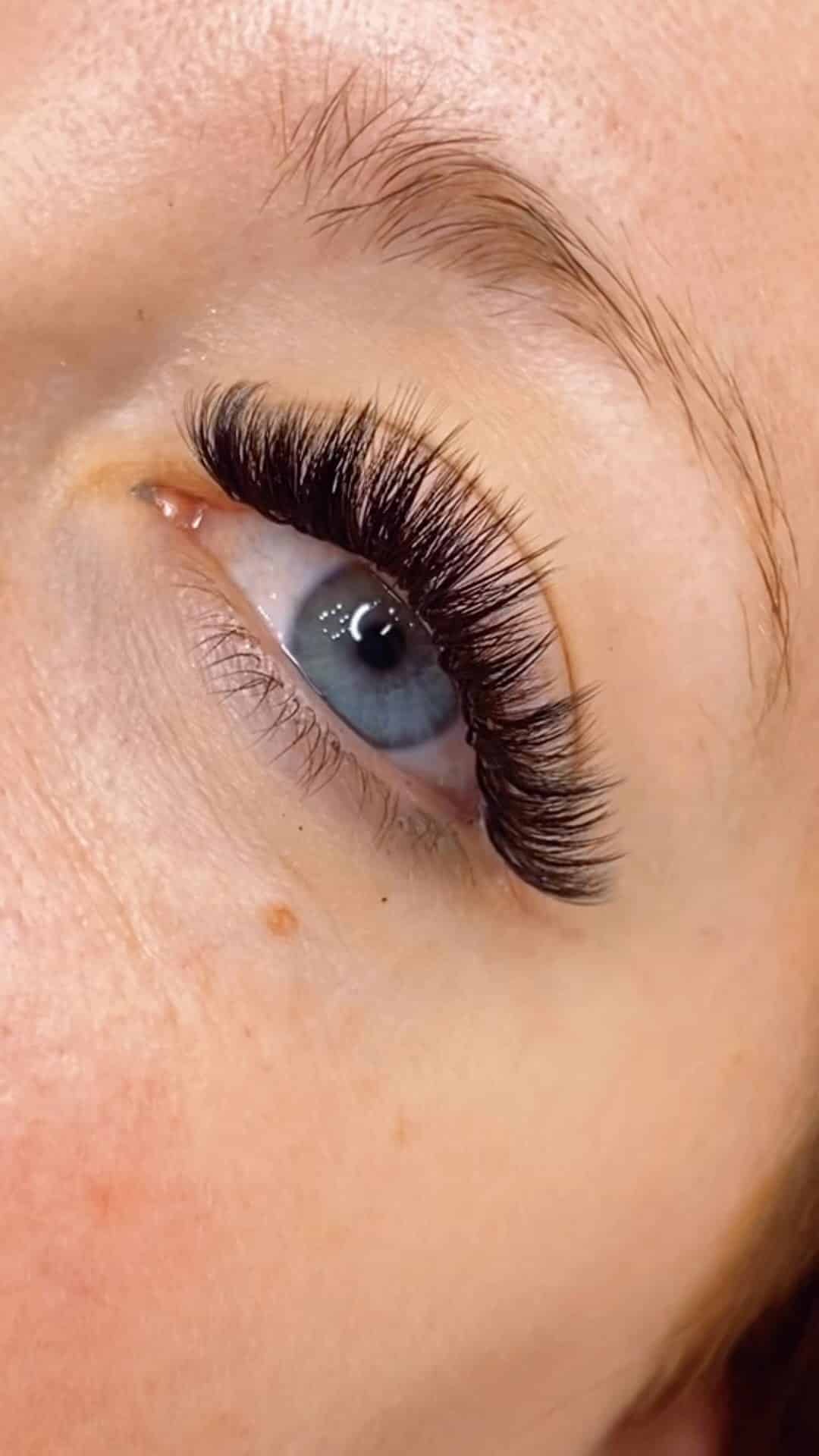 the best volume lash extensions course in chicago