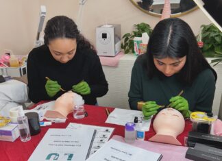 How to Become an Eyelash Technician: New Lash Tech Steps How to Become an Eyelash Technician