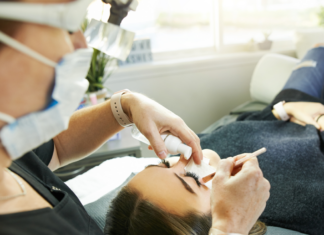 ¿Es la Carrera de Pestañas Adecuada para Ti? ¡Descúbrelo Ahora! Is a Lash Career Right for You