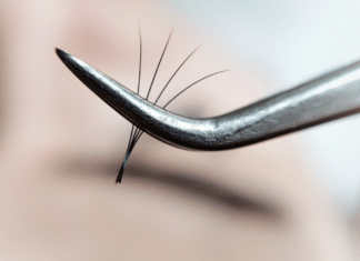 DIY Eyelash Extensions: How to Lash from Home DIY Eyelash Extensions