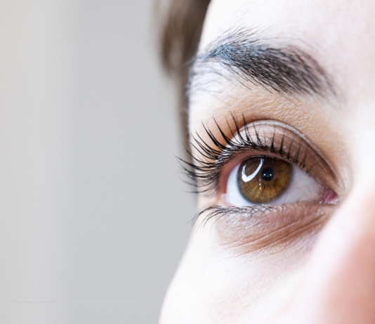 Extensiones de Pestañas vs. Lifting de Pestañas: ¿Cuál Se Ajusta Mejor a Tu Estilo de Vida? How Long After a Lash Lift Can I Shower? The Ultimate Aftercare Guide