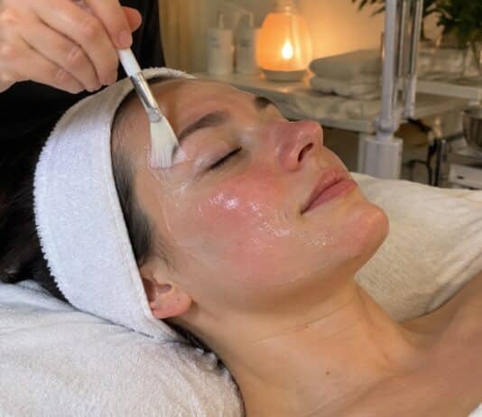 Facial para Piel Sensible en Chicago: Qué Hacer Si Tienes la Piel Seca, Roja o Irritada Skin Barrier Repair Facial in Chicago